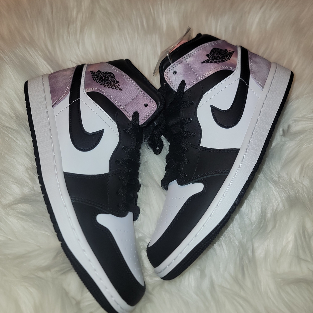 Air Jordan 1 Mid SE Black/Bleached Coral-White Size 8 MENS